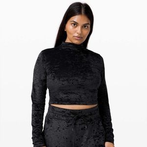 NWT Limited, Lululemon Aligned MockNeck Long Sleeve Crushed Velvet, size 6 Black